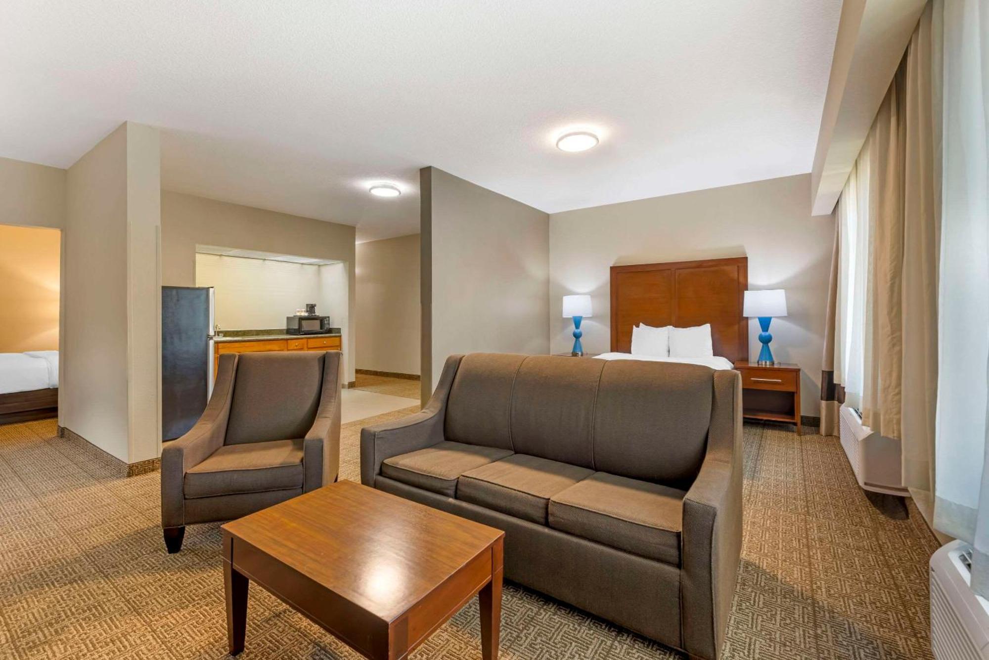 Comfort Suites Near Vancouver Mall Buitenkant foto