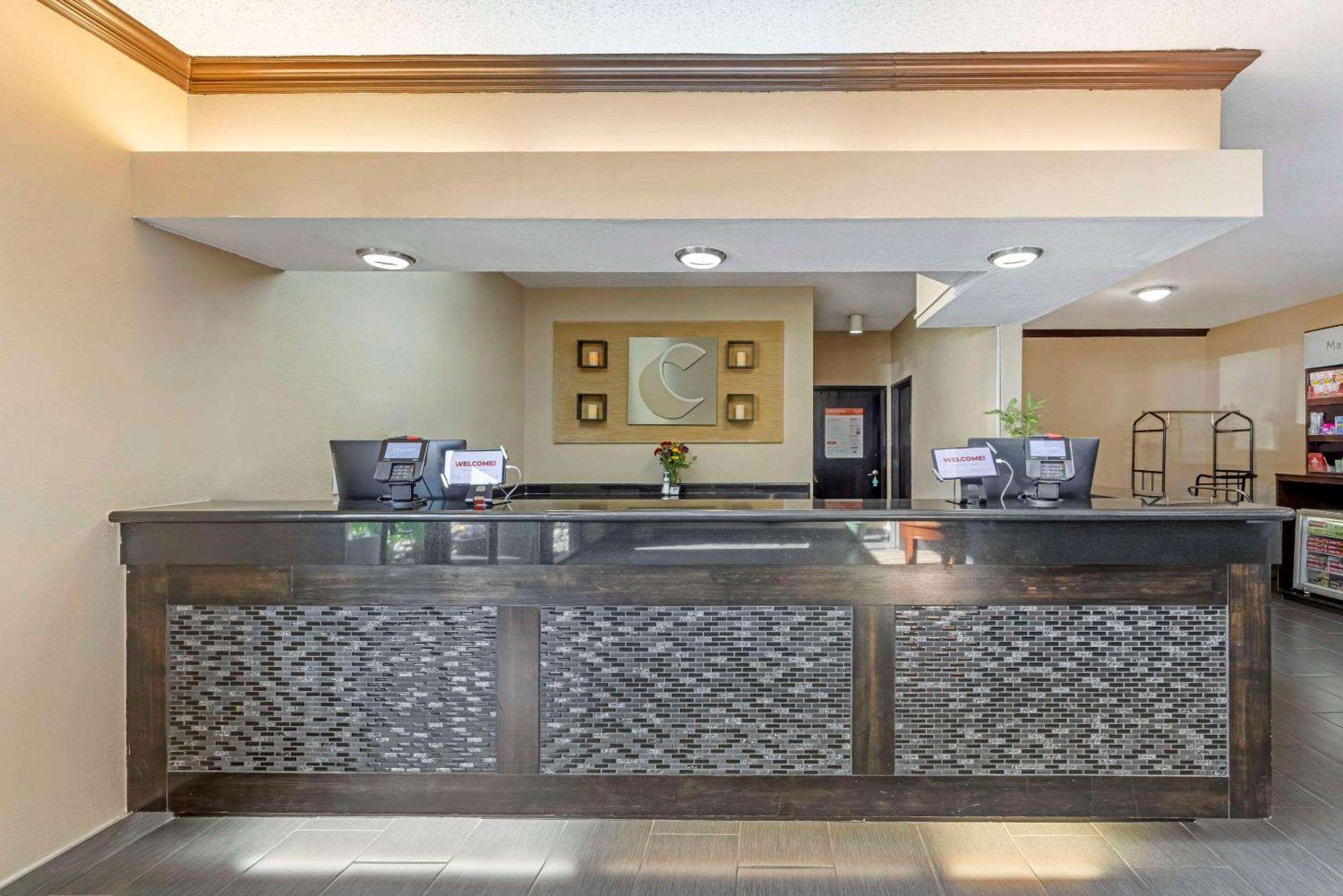 Comfort Suites Near Vancouver Mall Buitenkant foto